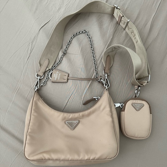 Authentic Prada Nylon Re-Edition 2005. Great condition - Picture 6 of 9